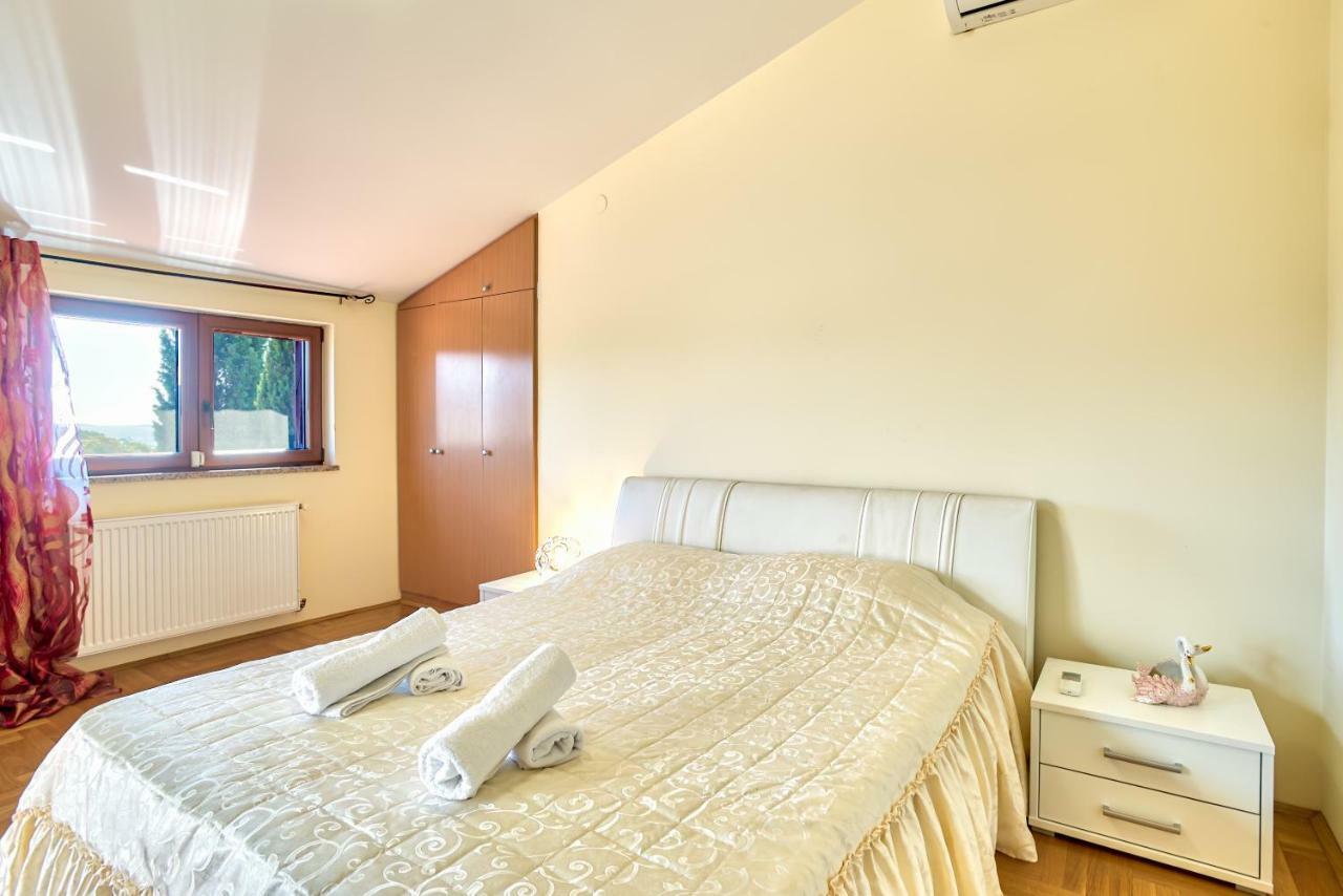 Villa Valentina Premantura Bagian luar foto