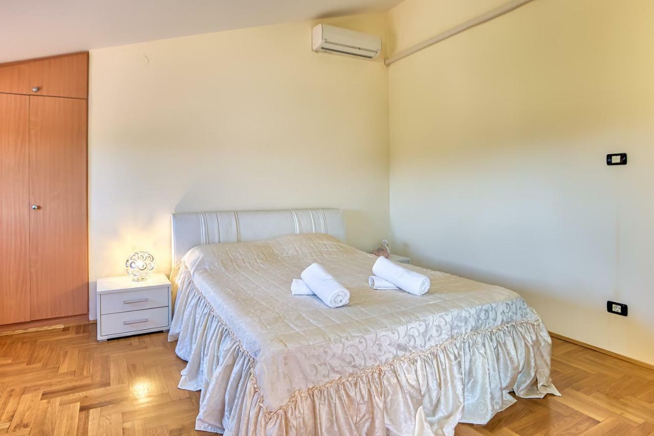 Villa Valentina Premantura Bagian luar foto