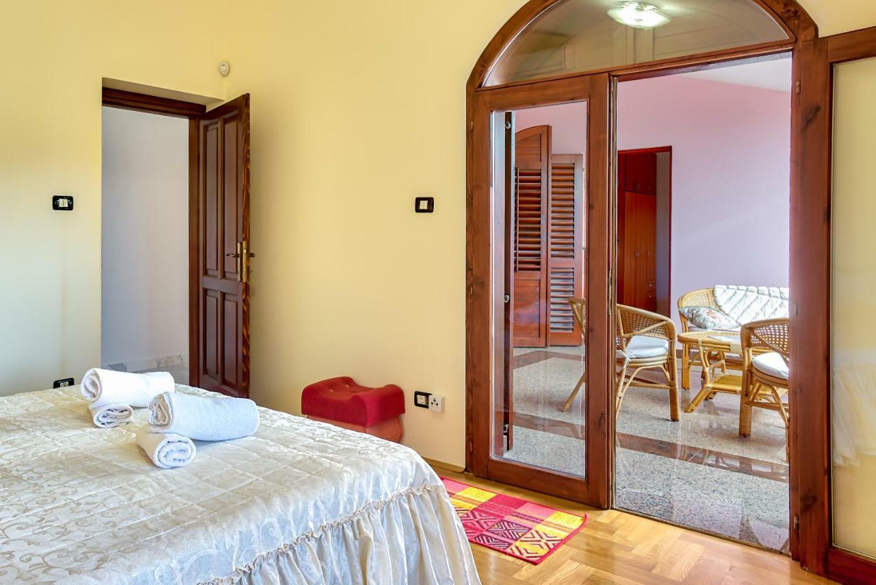 Villa Valentina Premantura Bagian luar foto